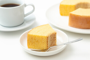 バウムクーヘンとコーヒー　白バック