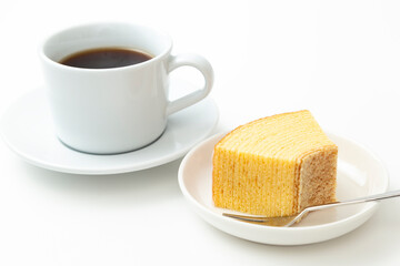 バウムクーヘンとコーヒー　白バック