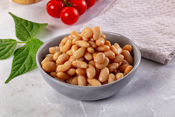 Canned white kidney beans in the bowl