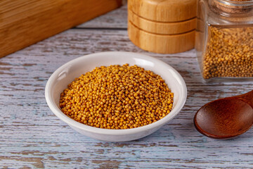 Raw dry aroma flavour mustard seeds
