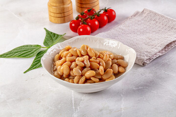 Canned white kidney beans in the bowl