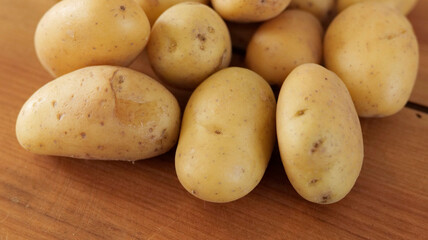 pommes de terre sur la table