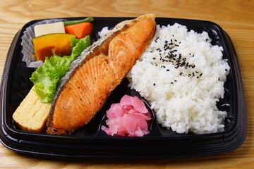 鮭弁当　和食