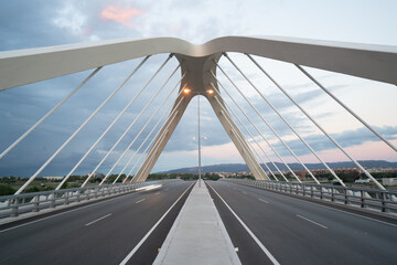 Obraz premium puente moderno