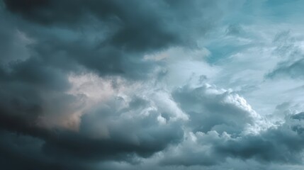 Obraz premium Minimalist Cloudy Sky with Pale Hues and Dramatic Weather Patterns