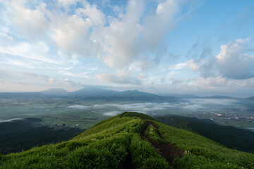 大観峰から眺める早朝の阿蘇谷