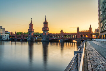 Fototapeta premium Oberbaum Bridge at sunset in Berlin. Germany. Public landmark of Berlin