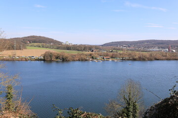 Blick auf die Ruhr bei Wetter an der Ruhr im südöstlichen Ruhrgebiet	