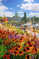 Obraz na płótnie Canvas Beautiful harbor view with colorful autumn flowers and the British Columbia parliament building in the background, Victoria, Vancouver Island, BC, Canada