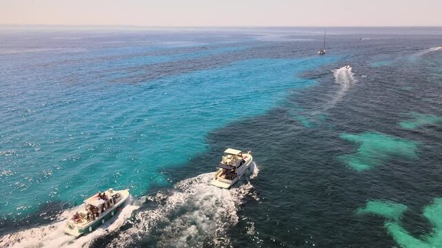 Follow Your Dream
Come la barca lascia la scia io ti lascio la firma mia