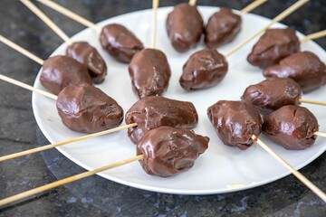 The most perfect sweet in the world, the iconic dessert strawberry of love on a stick, fresh strawberry, powdered milk brigadeiro and red caramel topping. Morango do amor