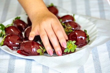 The most perfect sweet in the world, the iconic dessert strawberry of love on a stick, fresh strawberry, powdered milk brigadeiro and red caramel topping. Morango do amor