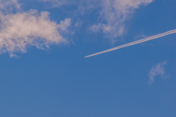夕空と飛行機雲