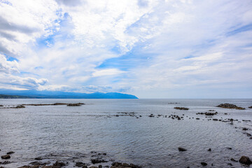 黄金岬、夏の曇り空と日本海