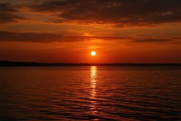 Naklejka premium A Serene Oceanic Reflection of the Sunset Sky