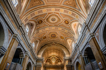 The church already existed in the year 1015. Evidence of this is the round arch under the Romanesque bell tower and some windows located on the side of the current building.