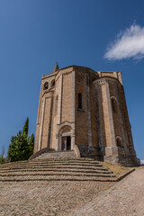 Obraz premium The church is located on the western edge of the town, surrounded on three sides by cliffs that open onto two valleys. It is a Romanesque-Gothic brick construction, built by Maestro Albertino in 1330.