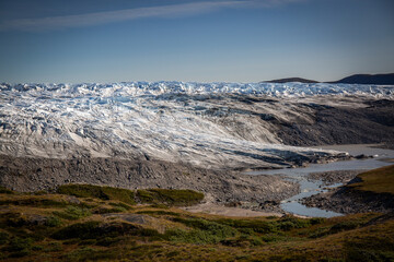 Wanderung durch die weite Landschaft von Grönland