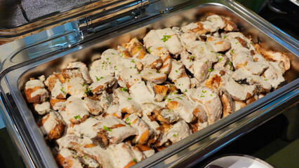 Stir-fried chicken in a deliciously arranged sauce At a luxurious hotel restaurant.