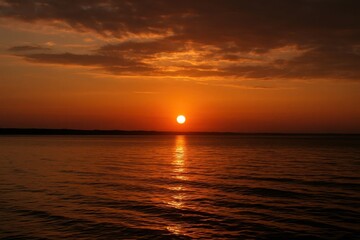 Obraz premium A Serene Oceanic Sunset Over the Horizon
