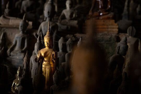 Golden Buddha, Pak Ou Caves, Loas.