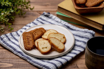 テーブルの上のお菓子