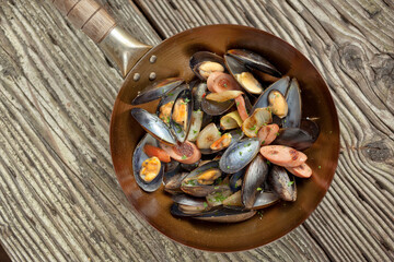 Steamed Mussels in Bamboo Steamer Basket – Fresh Shellfish Seafood Asian Cuisine in 4K Ultra HD