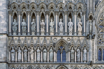 Obraz premium Grand Gothic Cathedral Architecture with Sunlight on a Clear Blue Sky, Nidaros, Trondheim, Norway