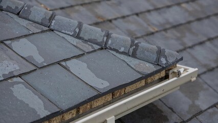 Finished slate edging on flat roof, roofing construction details