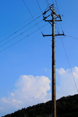 Obraz premium 岐阜県池田町の夏空と電柱