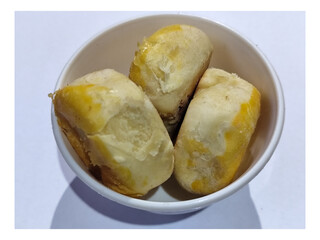 Bakpia is a cake made from a mixture of green beans and sugar which is coated in flour and shaped into flat rounds, then baked. Bakpia is a typical food from Yogyakarta, Indonesia