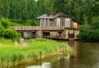 Obraz premium old wooden house