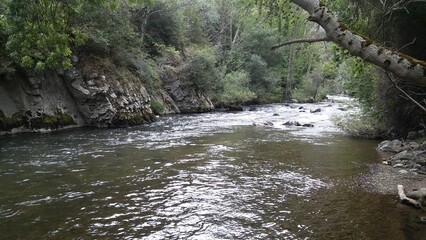R&iacute;os con puentes y cascadas en Espa&ntilde;a