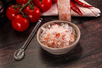 Rose pink Himalai salt in the bowl