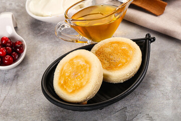 Roasted cheesecakes - Syrniki with honey