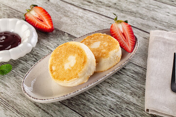 Cottage cheese pancakes - Syrniki for breakfast