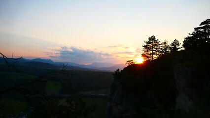 es wird Nacht, Sonnenuntergang über den Naturpark Türkensturz, Niederösterreich, Bucklige Welt