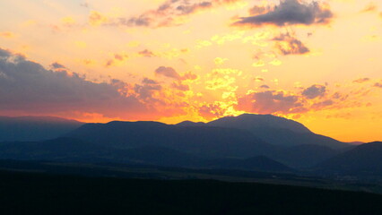 Abendhimmel über den Wiener Alpen, gesehen vom Naturpark Türkensturz