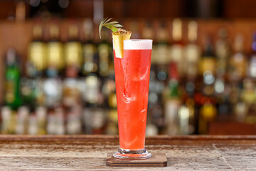 Alcoholic cocktail based on gin