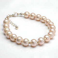 Obraz premium A classic pearl bracelet featuring smooth, lustrous white pearls.