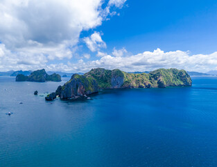 Fototapeta premium Island hopping at El Nido, Palawan, Philippines archipelago. Tour A, B, C, D with traditional Filipino boats. Aerial drone view