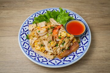 Stir fried Rice Noodles with Chicken and shrimps