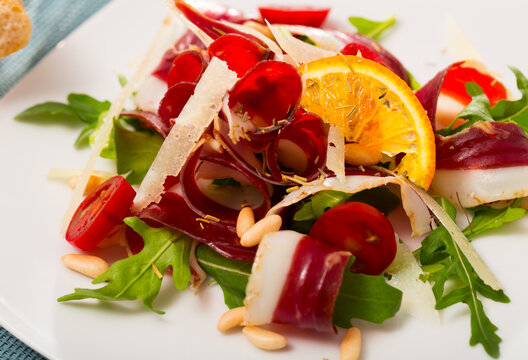 Tasty Magret de canard seche salad