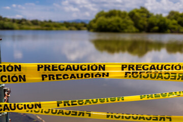 Precaución rio crecido