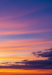 Naklejka premium Colorful Sunset Sky with Pink Orange and Purple Clouds Over Horizon