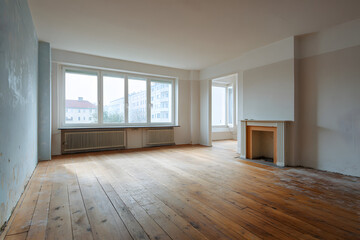 Apartment not renovated, room before renovation