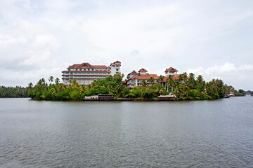 Obraz premium The serene backwaters of Ashtamudi Lake, located in Kollam, Kerala, India.