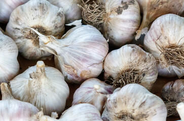A bunch of garlic bulbs are piled on top of each other