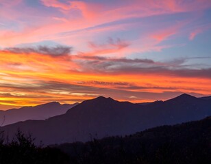 Obraz premium Colorful mountain sunset