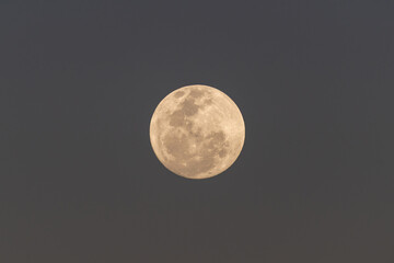 Pleine lune au crépuscule © PPJ